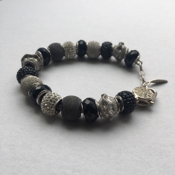 Amore & Baci Charm Bracelet - Picture 3 of 4